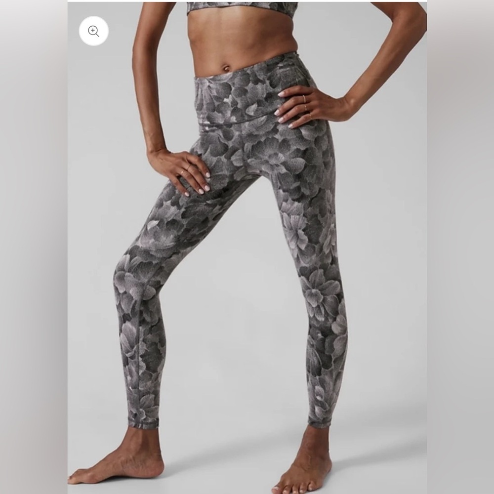 ATHLETA Elation Textured Tight, Bland and White Floral M